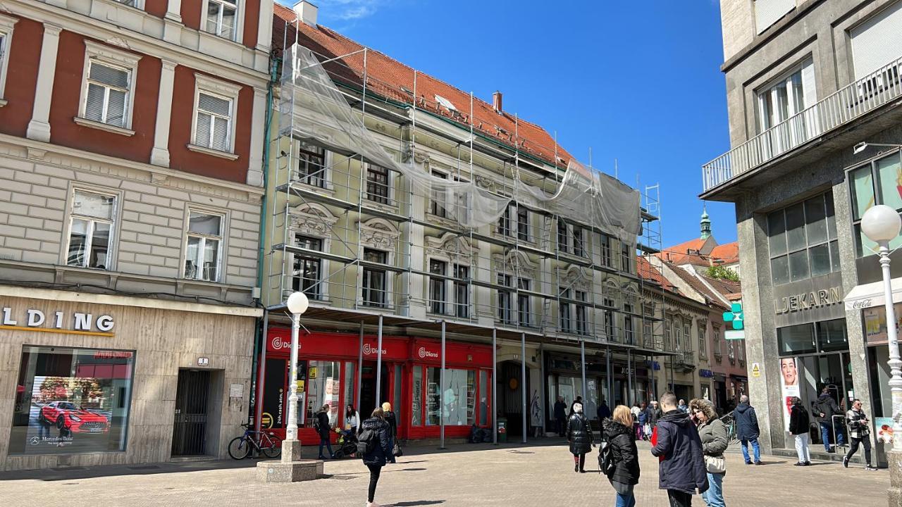 Green Gallery On A Main Square Zagreb Exterior foto